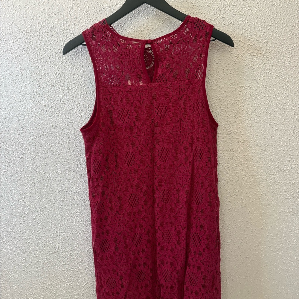 Sleeveless Lace Shift Dress in Deep Wine